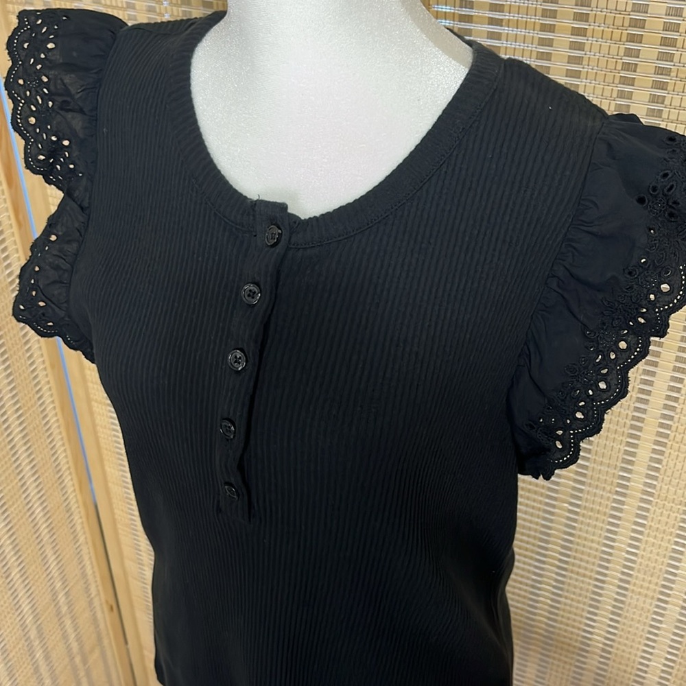 Who What Wear Black Ruffled Cap Sleeve Blouse